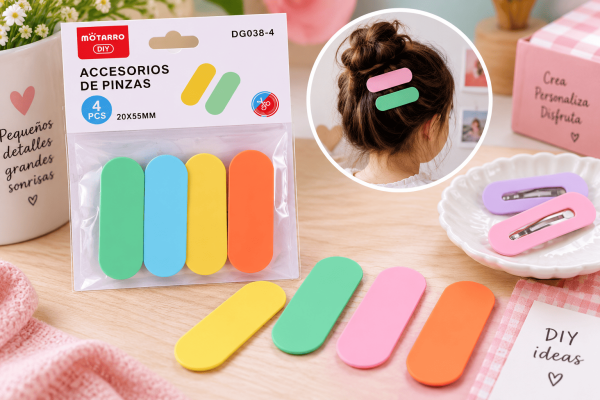 Set de 4 Accesorios para Pinzas Rectangulares Redondeados – Colores Surtidos Set de 4 accesorios decorativos para pinzas con diseño rectangular redondeado de 5,5 x 2 cm en colores surtidos para personalizar accesorios para el cabello.