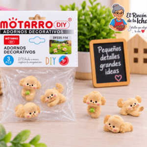 Figuras decorativas miniatura de perritos, set de 3 piezas en diseños surtidos, mostradas junto a su empaque tipo bolsa