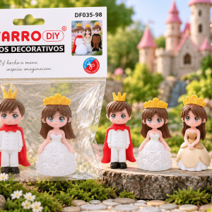 Figuritas Decorativas Príncipe y Princesa – 2 Piezas – Diseños Surtidos Set de 2 figuritas decorativas de príncipe y princesa en diseños surtidos, presentado junto a su empaque para mini jardines, maquetas y dioramas