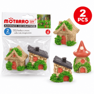 Mini Casas Decorativas de Fantasía – 2 Piezas Diseños Surtidos Set de 2 mini casas decorativas de fantasía en diseños surtidos, mostrado junto a su empaque tipo bolsa y ejemplos de variantes