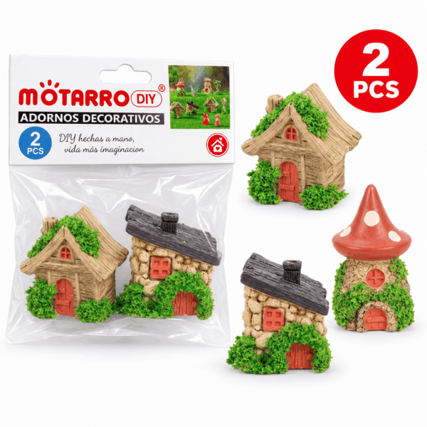 Mini Casas Decorativas de Fantasía – 2 Piezas Diseños Surtidos Set de 2 mini casas decorativas de fantasía en diseños surtidos, mostrado junto a su empaque tipo bolsa y ejemplos de variantes